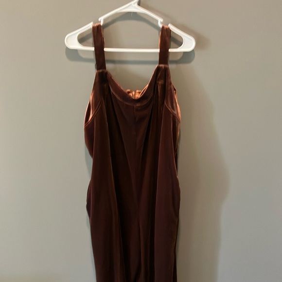 BloomChic Pants - BLOOMCHIC Women’s Plain Velvet Spaghetti Strap Pocket Jumpsuit Size 18-20